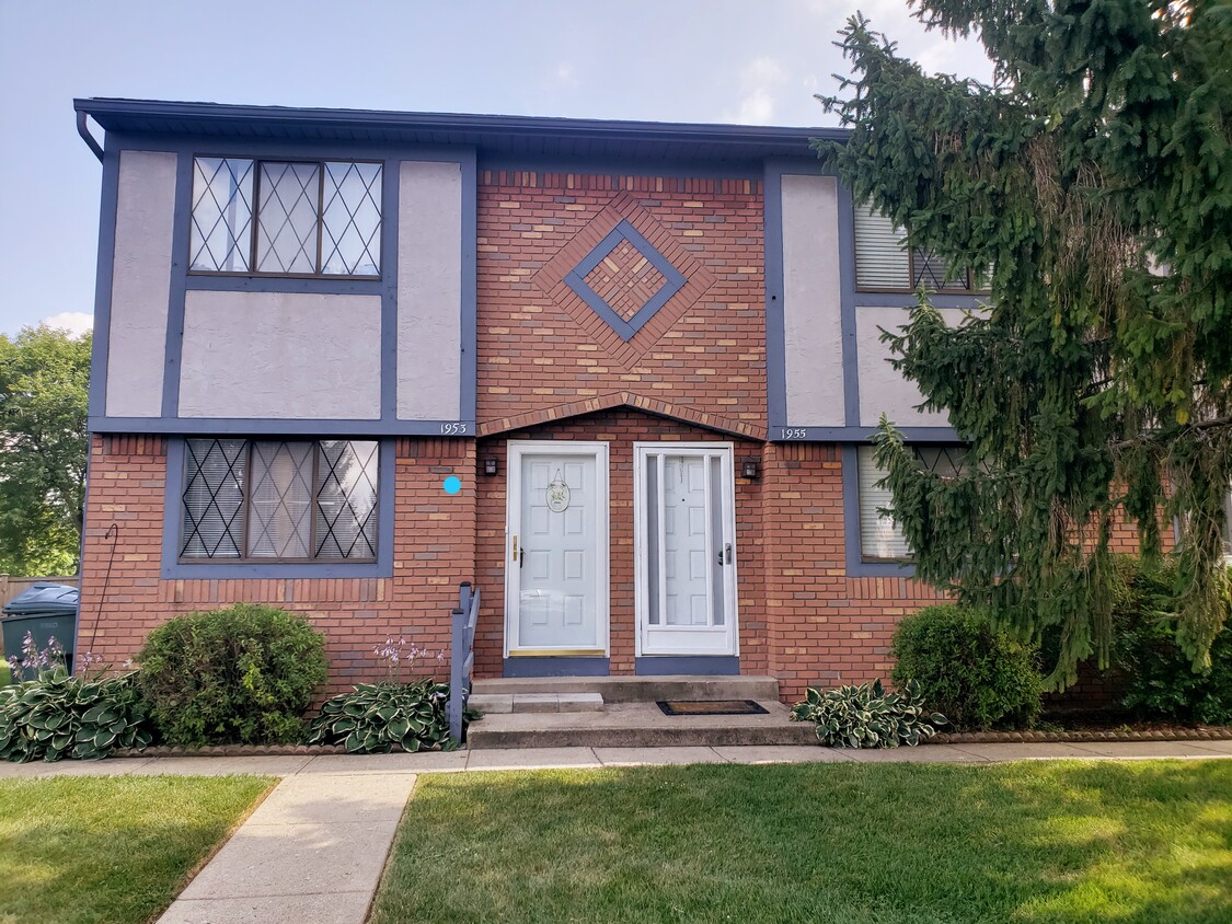 1955 Slaton Ct, Columbus, OH 43235 Townhome Rentals in Columbus OH