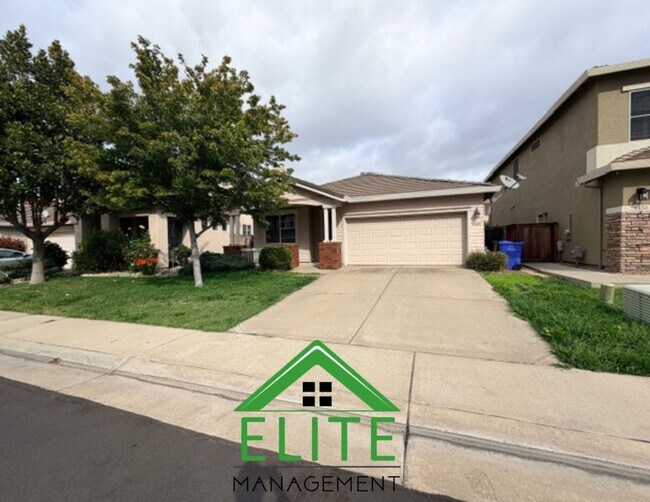 Foto del edificio - **Spacious 4-Bedroom Single-Story Home in ...