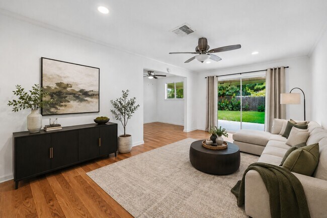 Foto del edificio - 12211 Pompton Dr