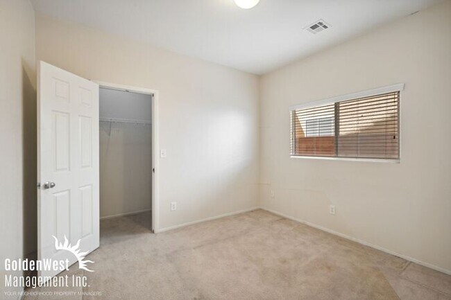 Building Photo - Single Story 4Bdm 3Ba Gated Comunity