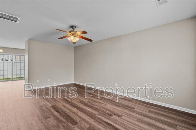 Foto del edificio - 3884 Hickswood Creek Dr