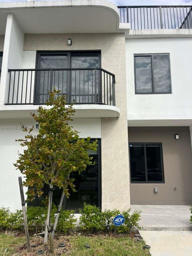 Building Photo - 14561 SW 261 St Ter