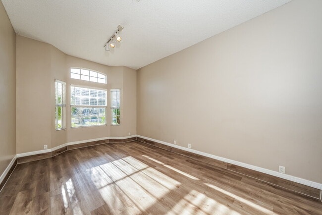 Building Photo - 984 Lake Breeze Dr