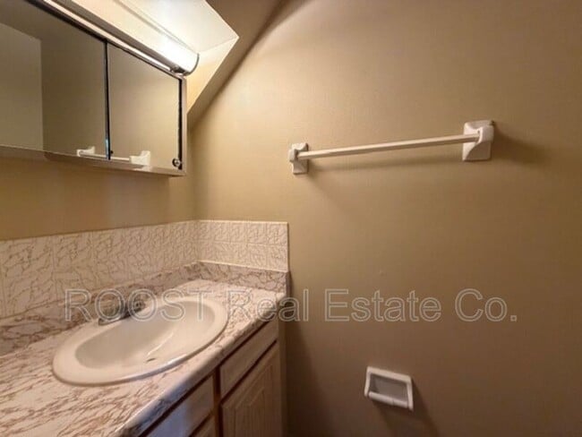 Foto del edificio - 6881-6887-6887 Emerald Ave