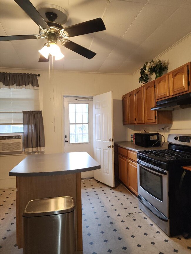 Foto del edificio - 3111 McElderry St