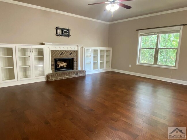 Building Photo - 1651 Grove Park Ln