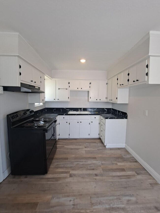 Building Photo - Cozy 4 Bedroom 1.5 Bathroom in Greenville ...