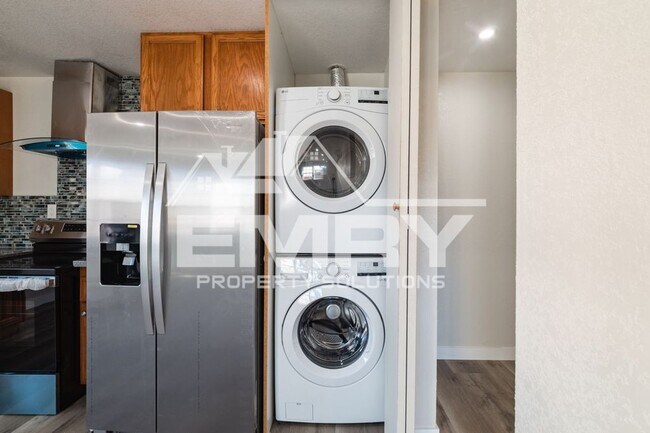 Building Photo - 3652 Platt Ave