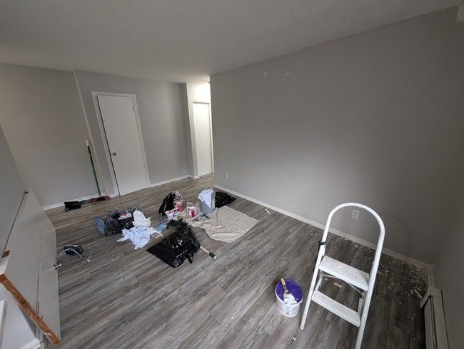 Building Photo - Charming Unit for Lease