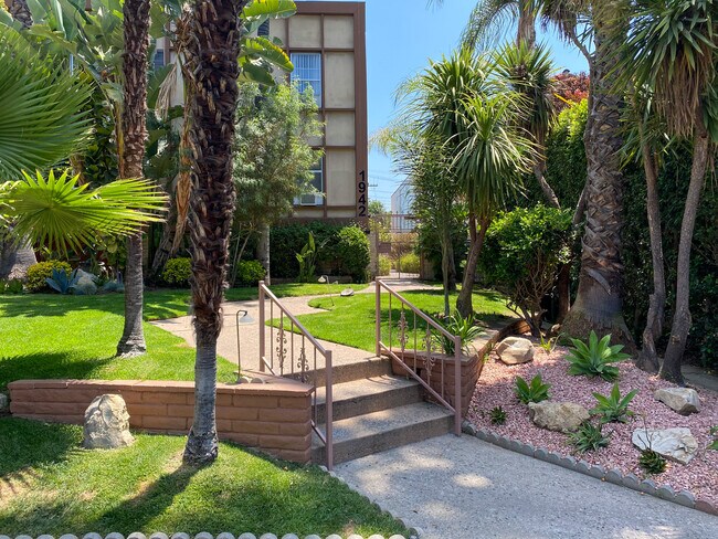 Foto del edificio - 1942 Rodney Dr