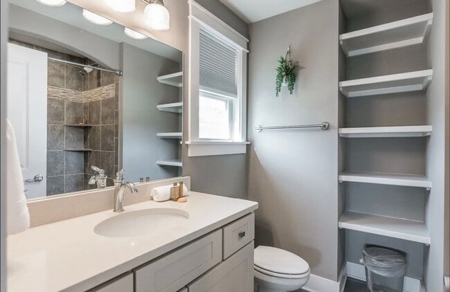 Building Photo - Belmont / Vanderbilt University Condo!!