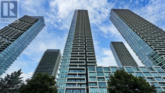 Photo du bâtiment - 950 Portage Pkwy