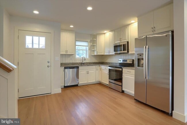 Building Photo - 45 N Penn St