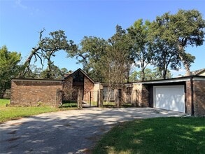 Building Photo - 1607 Chestnut Ridge Rd