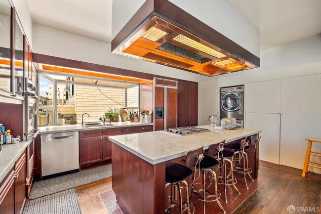 Building Photo - 136 Locust St