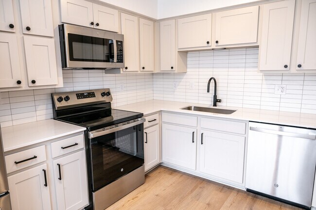 Stainless Steel Appliances - The Moxie on Union Hill