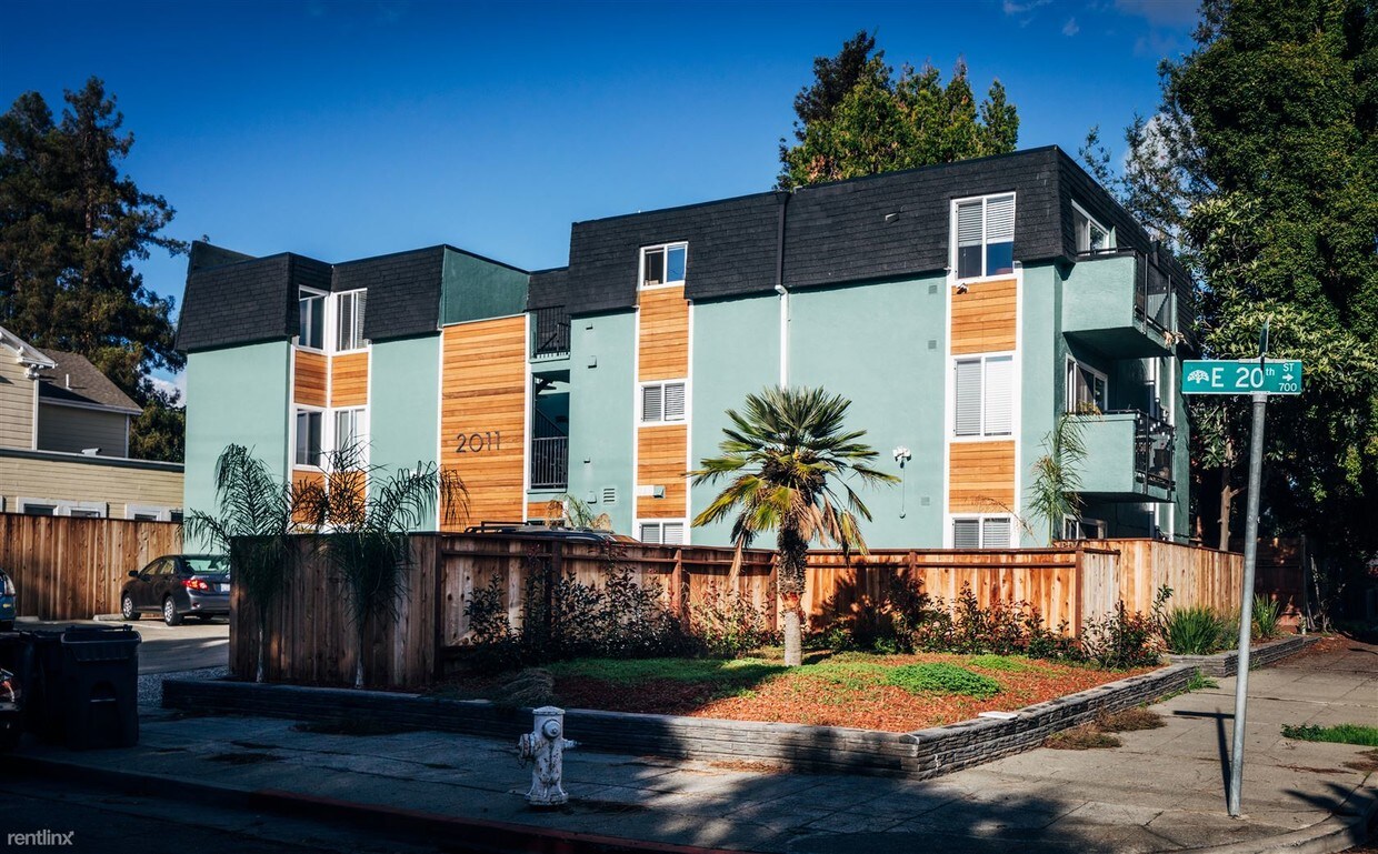 Primary Photo - 2011 7th Ave