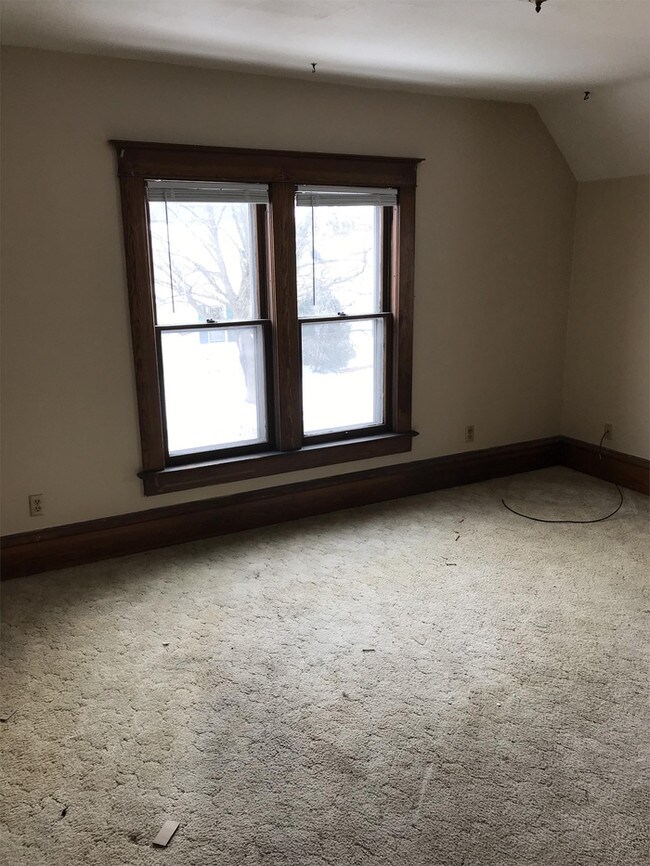 Foto del edificio - 2 Bedroom Upper