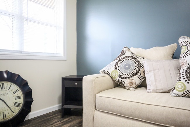 Imagine yourself home - OAK TERRACE APARTMENTS