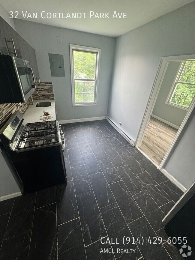 Building Photo - 32 Van Cortlandt Park Ave