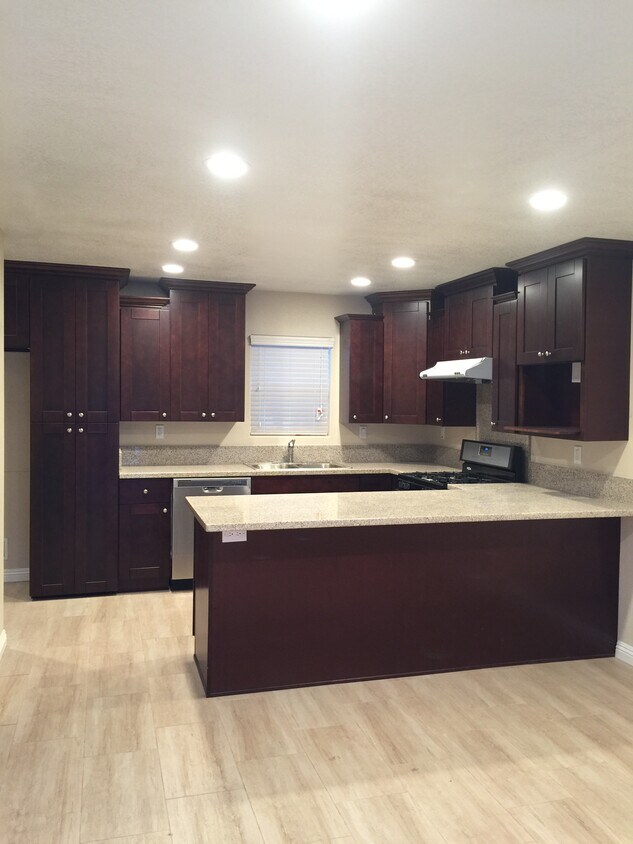 Foto principal - 5792 Burnham Ave