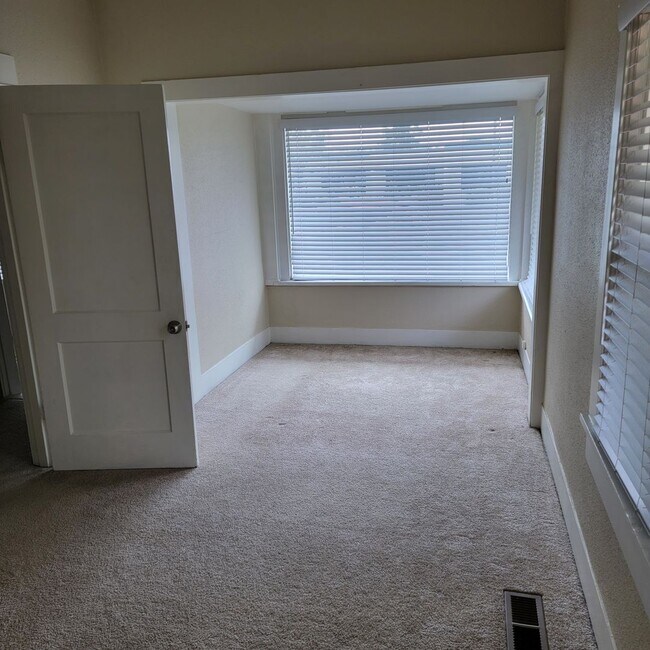 Foto del edificio - Charming 2-Bedroom House Near Downtown Oak Harbor