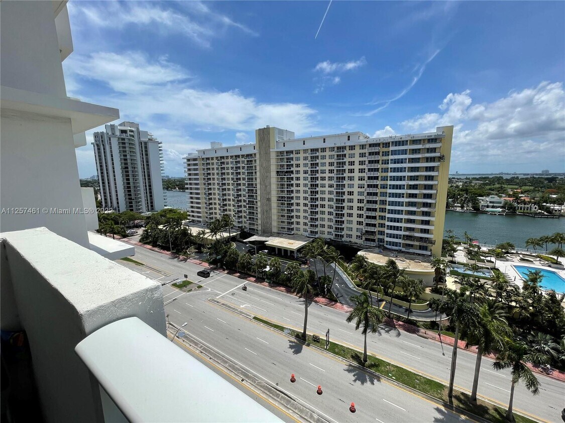 Foto principal - 5601 Collins Ave