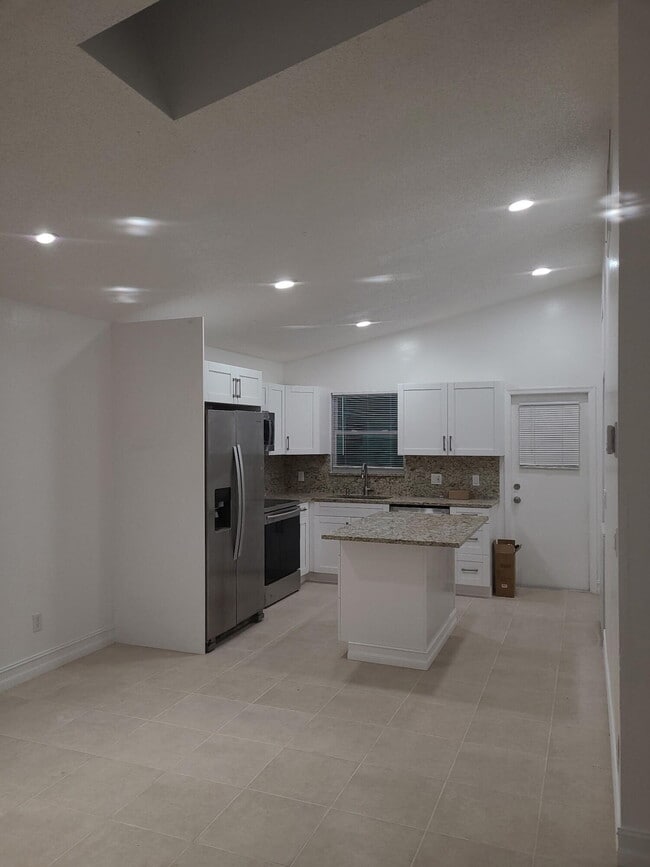 Building Photo - 8743 Sol Ter