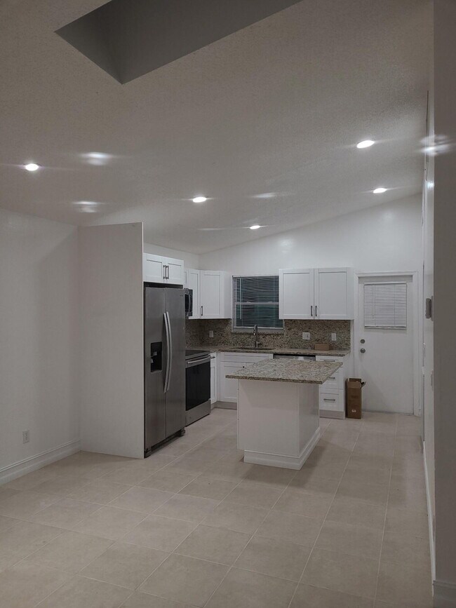 Foto del edificio - 8743 Sol Ter