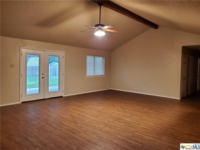Foto del edificio - 245 Lone Oak St