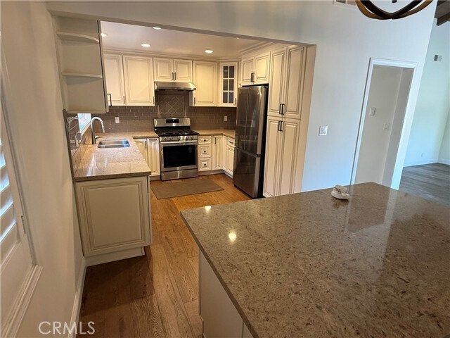 Foto del edificio - 1514 Engracia Ave