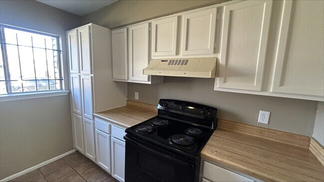Building Photo - 8756 Elvin Dr