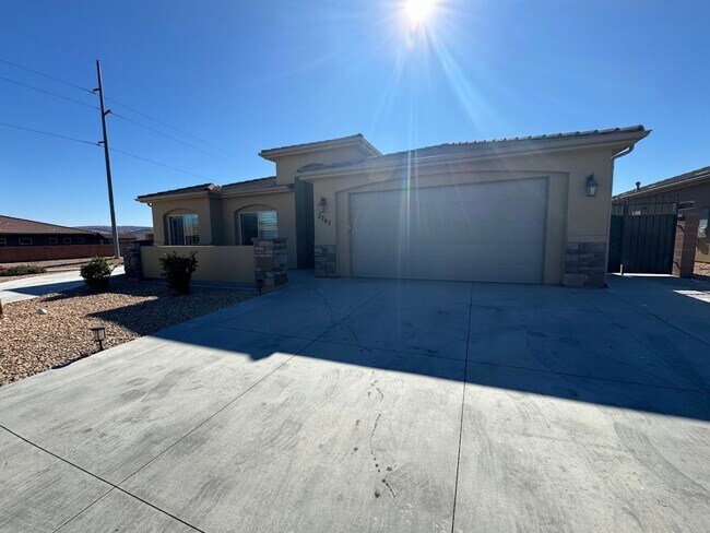 Foto del edificio - 3 Bedroom Upgraded Home - Extra parking!