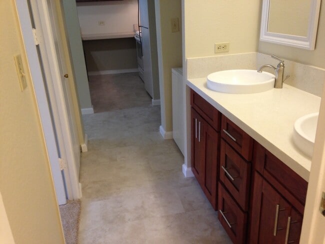 Foto del edificio - Pearl II - Ground Floor Unit, with large lanai, covered/secured parking, washer/dryer in unit, te...