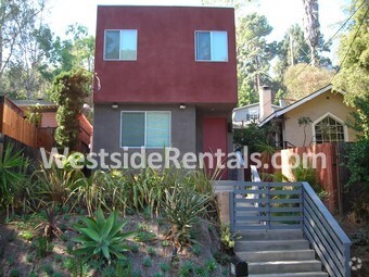 HOLLYWOOD HILLS SUNSET PLAZA - 8725 Lookout Mountain Ave