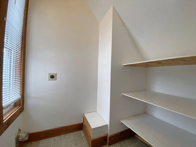 Building Photo - 15 Sanborn St