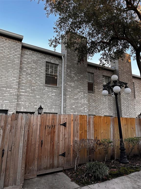 Foto del edificio - 17475 Red Oak Dr