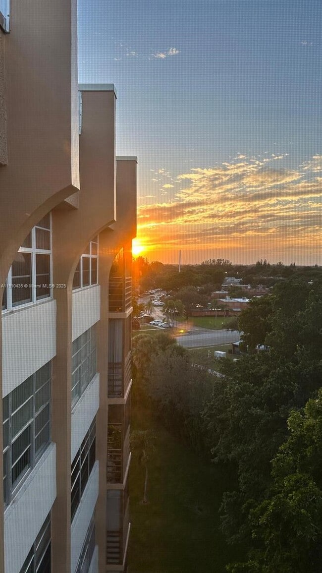 Foto del edificio - 1400 St Charles Pl