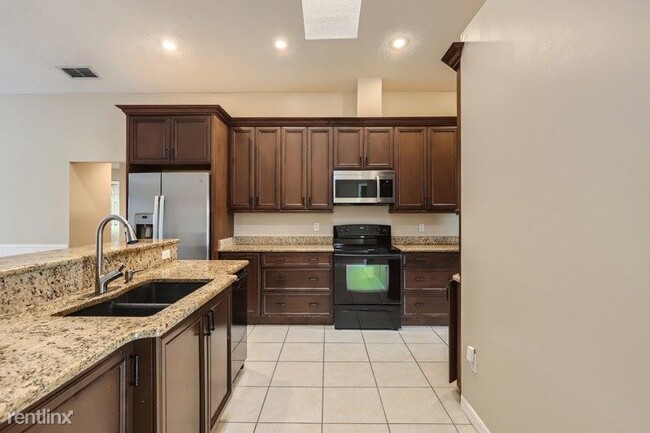 Building Photo - 4 br, 2.5 bath House - 1111 Trotwood Blvd ...