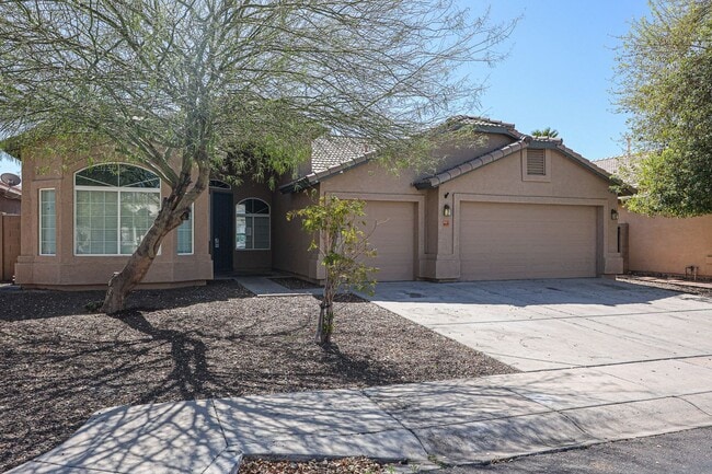 Building Photo - Beautiful 4Bed/2Bath single-level home in ...