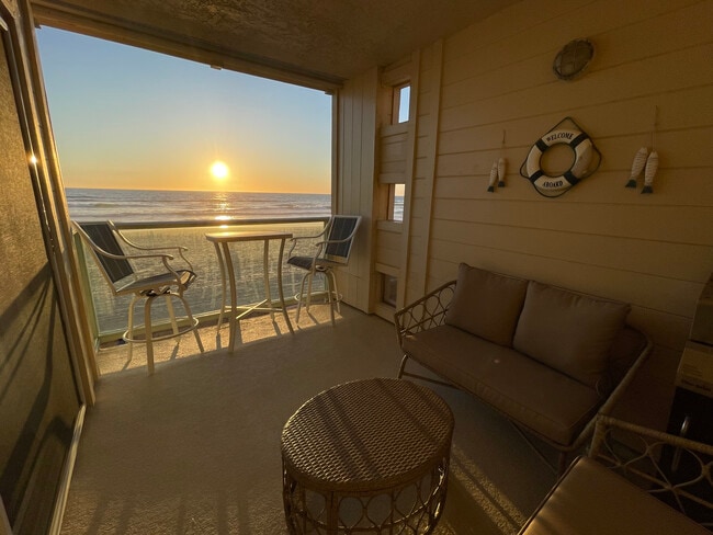 Building Photo - 3755 Ocean Front Walk