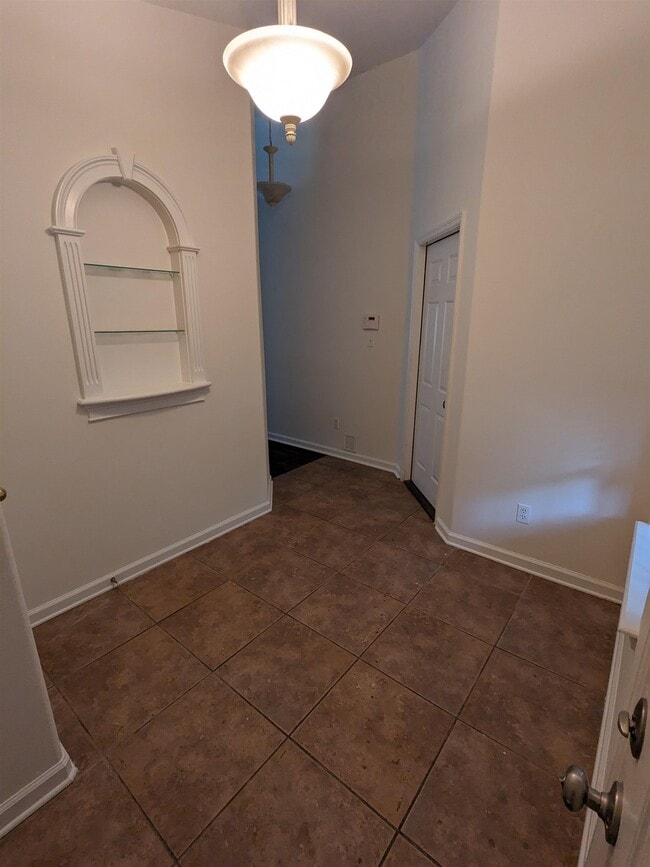 Building Photo - 2242 Heathrow Dr