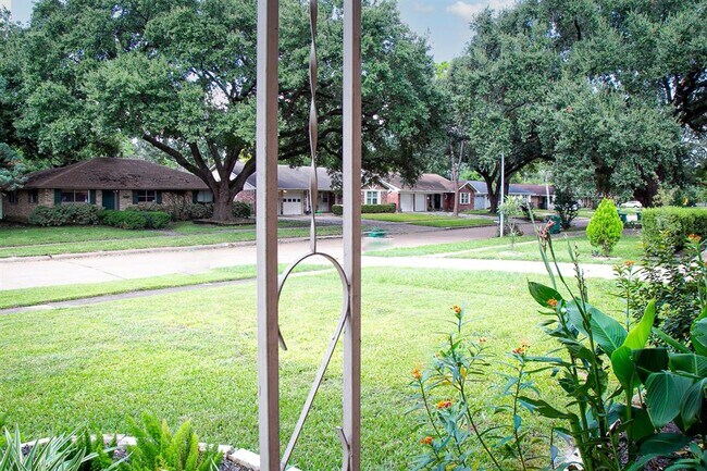 Foto del edificio - 5415 Lamonte Ln