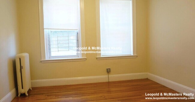 Foto del edificio - 64 Woodstock Ave