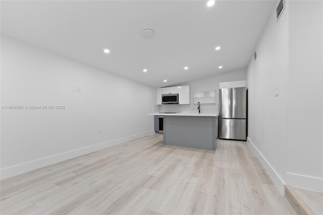 Photo - 129 SW 9th Ave Apartment