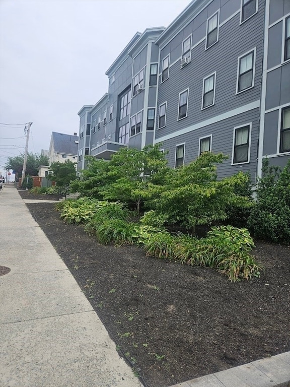 Foto del edificio - 145 Newbury Ave