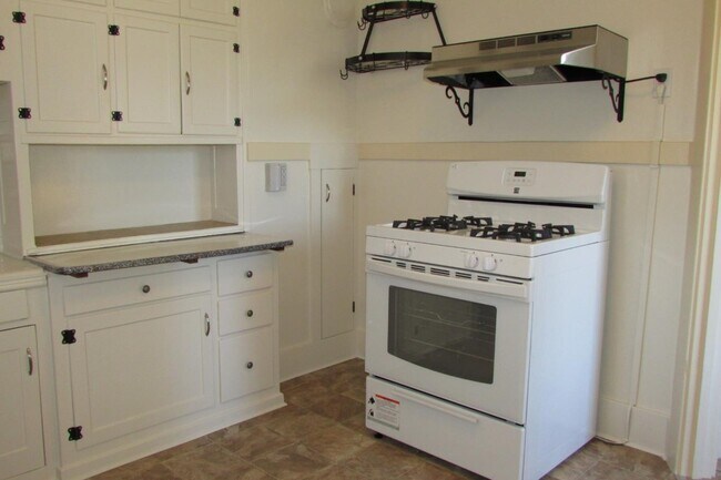 Building Photo - 303 Tilton Ave