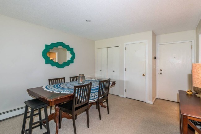 Dining - 64 Oxbow Dr