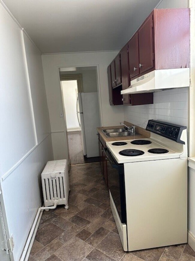 Foto del edificio - 2 Bedroom 1 Bathroom 2nd Floor Apartment F...