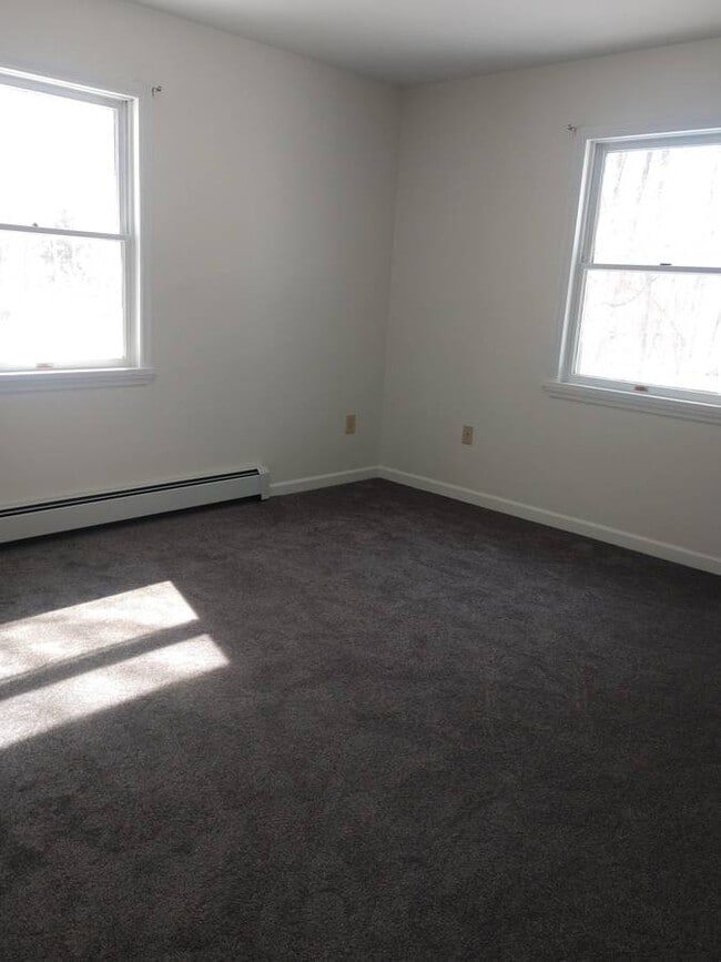 Main Bdrm - 4 Langdon Ln